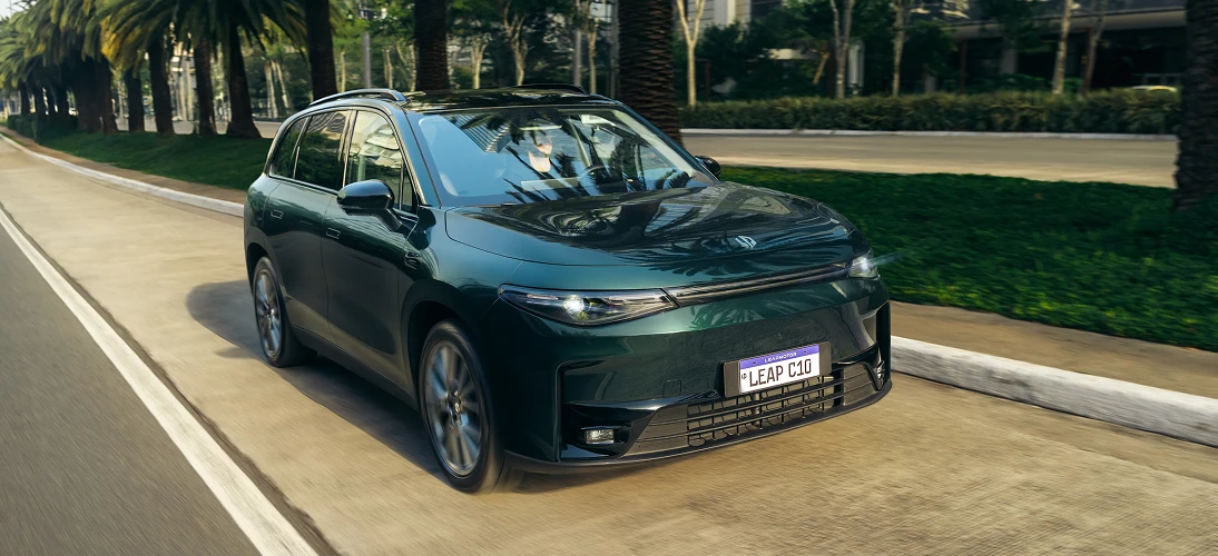 Leapmotor C10 em movimento: visual do novo SUV elétrico